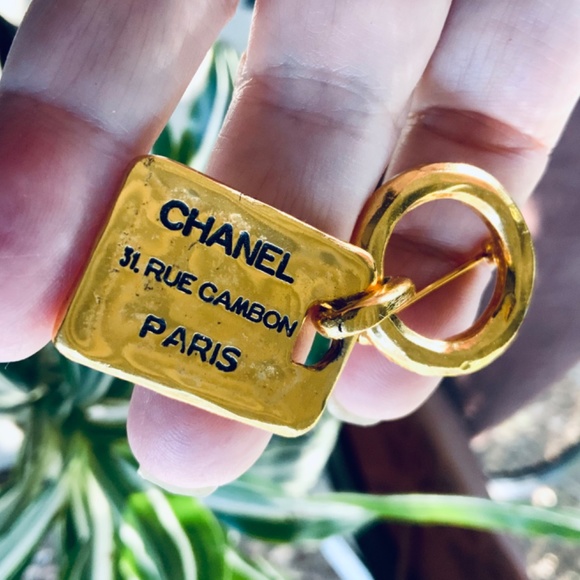 CHANEL VINTAGE BROOCH 31 RUE CAMBON CC LOGO TAG PIN Gold Plated - Code 11-33 - Picture 12 of 14